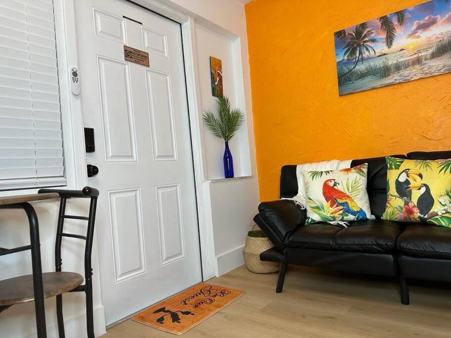 Sleeps 3, Casa Tropical In Miamiアパートメント エクステリア 写真