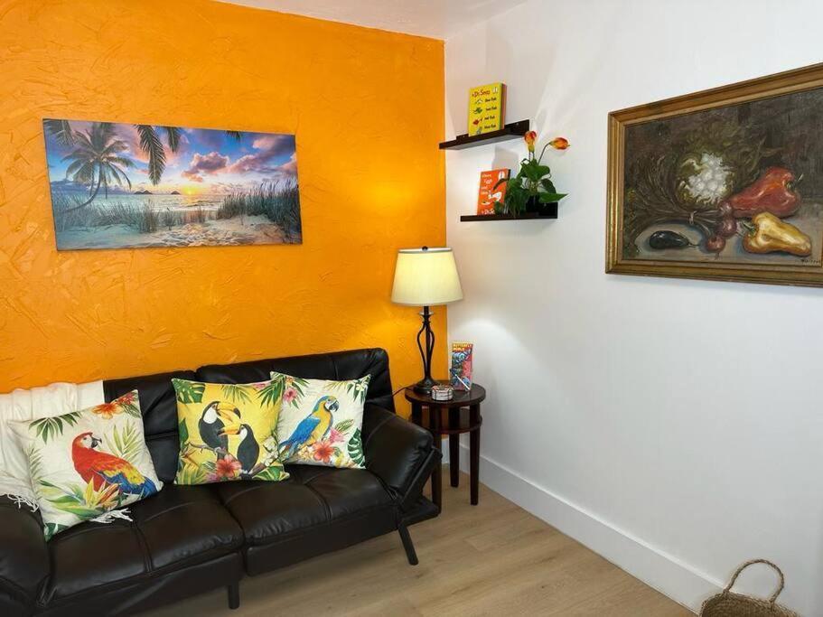 Sleeps 3, Casa Tropical In Miamiアパートメント エクステリア 写真
